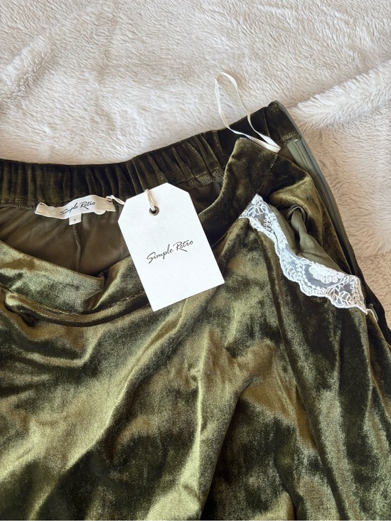 Simple Retro Dresses & Skirts - Simple Retro Olive Green Velvet Midi Skirt with Lace Trim